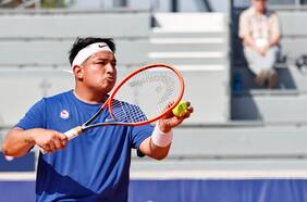 Alexander Cataldo saca adelante un duro partido y avanza a la tercera ronda del tenis en silla de ruedas en París
