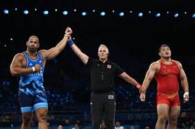 A un combate de la medalla de oro: Yasmani Acosta hace historia en la lucha de París 2024