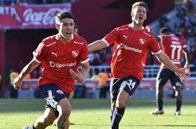 Con un impresionante gol de chilena: el Independiente de los chilenos avanza en la liga argentina e irá contra Boca
