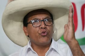 Roberto Sánchez toma distancia de Antauro Humala y descarta cualquier ofensiva territorial contra Chile