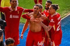 Liverpool consigue un ajustado triunfo ante Leicester y queda a un paso del título de la Premier League