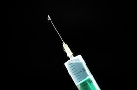 Jóvenes se están inyectando testosterona para mejorar el ánimo y aumentar sus músculos pero, ¿es peligroso?