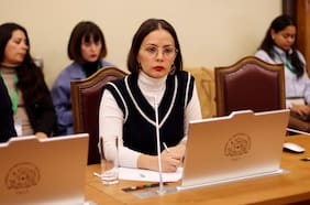 En comisión investigadora: ministra Arredondo afirma que no recibió “alerta sobre negociación incompatible” por casa de Allende