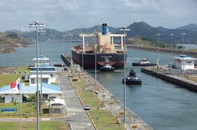 Autoridad del Canal de Panamá responde a Estados Unidos y niega que tengan derecho preferente de paso