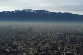 Autoridades declaran alerta ambiental para este miércoles en la RM por malas condiciones de ventilación