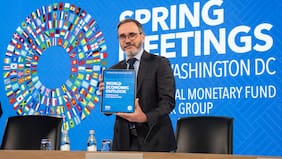 Economista jefe del FMI explica alza en proyección de PIB para Chile y dice que sin guerra el aumento era incluso mayor