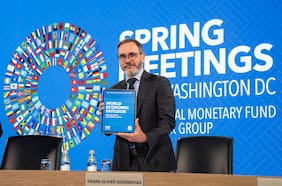 Economista jefe del FMI explica alza en proyección de PIB para Chile y dice que sin guerra el aumento era incluso mayor