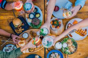 Sociedad 0306: el bar de barrio Italia con cuatro sabrosas cocinas