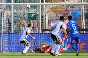 Cero goles, cero fútbol: Colo Colo y la U decepcionan en el Superclásico