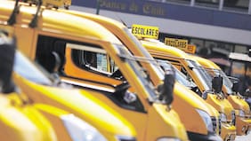 Gobierno extiende ayudas paliativas por alza de combustibles a buses escolares