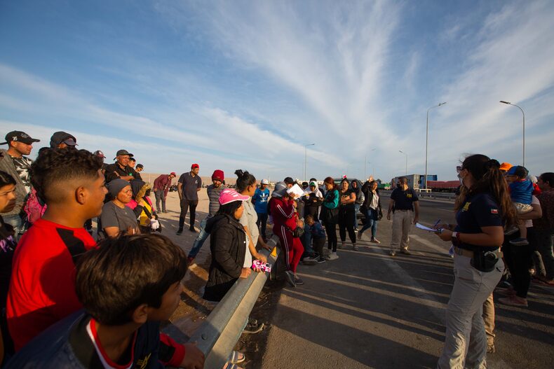 Crisis migratoria; PDI realiza catastro a migrantes que viajaran en vuelo este domingo