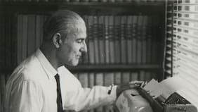 Carlos Droguett y el retorno de su legado: abren archivo patrimonial con sus manuscritos y textos inéditos