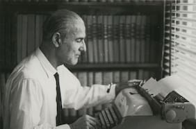 Carlos Droguett y el retorno de su legado: abren archivo patrimonial con sus manuscritos y textos inéditos