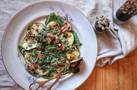 Cómo hacer ensalada tibia de verduras asadas con chimichurri