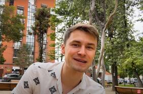 Influencer ruso muestra los edificios “más raros” de Santiago