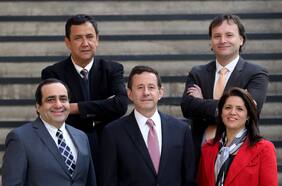 FEN raya la cancha a académicos asesores de candidatos presidenciales y llama a un “debate de ideas”