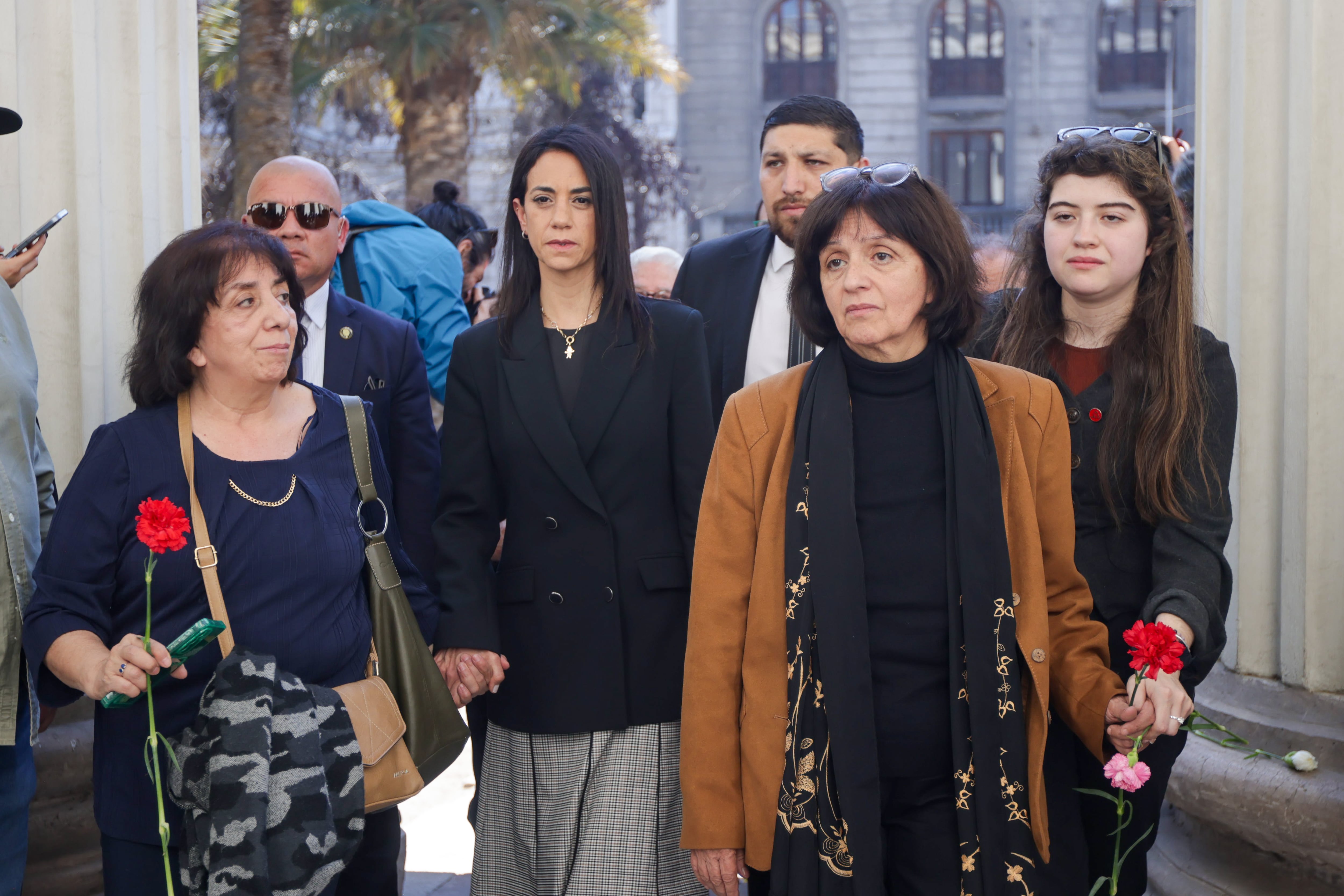 Viuda de Escalona acusa “intento autoritario” por reajuste en la directiva del PS