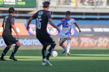 La historia de Lucas Barrera, el juvenil argentino que cambió la UC por la U y ahora deslumbra a Fernando Gago