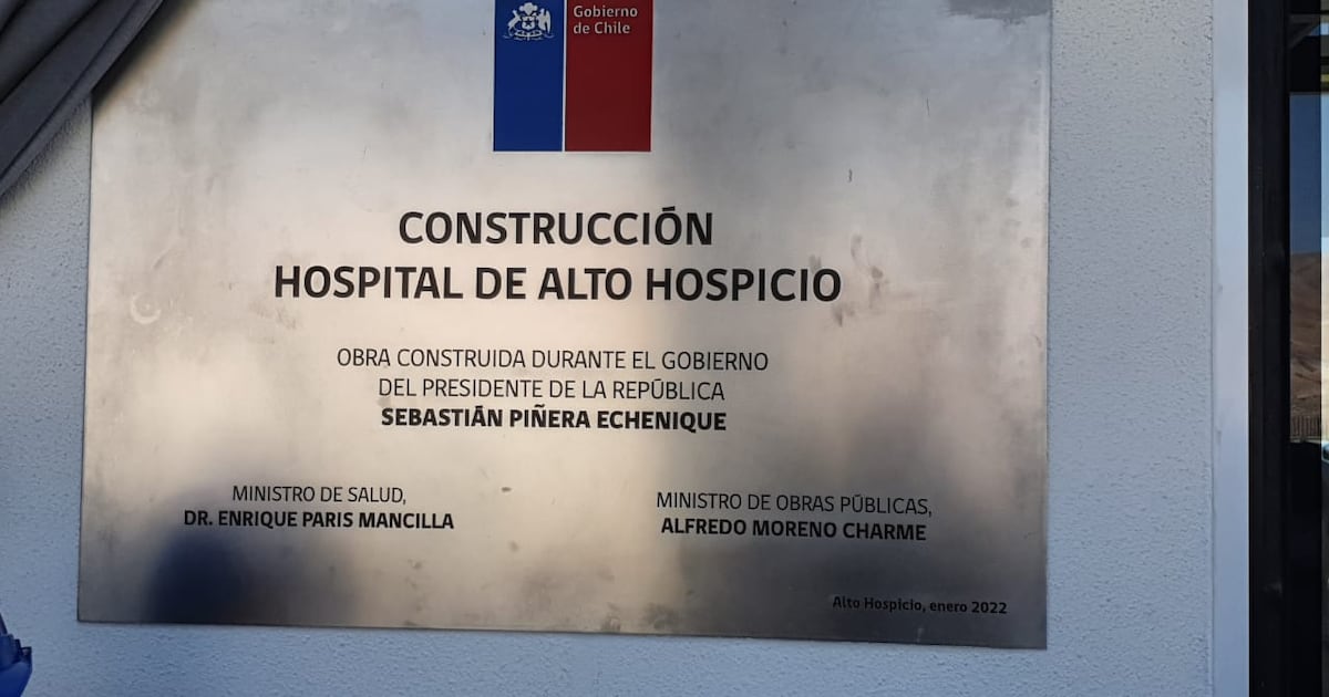 Gobierno restituye placa del hospital de Alto Hospicio: un símbolo entre la memoria y la disputa política