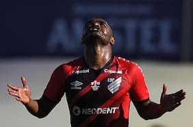 Paranaense levanta el título de la Sudamericana tras vencer al Bragantino de Claudio Maldonado