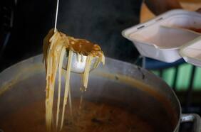 Ayudas para recintos de salud, apoyos económicos para familias y cooperaciones de alimentos: debuta Entre Todos de La Tercera