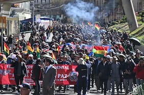 Crisis en Bolivia: Un policía muerto y otro herido en operativo para desbloquear ruta cortada por evistas