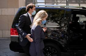 Juicio de Elizabeth Holmes: Theranos le dio a los inversionistas una imagen optimista de los ingresos, dice un testigo