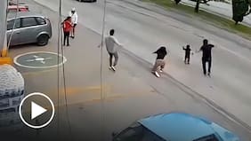 Trabajador protagoniza heroica maniobra y evita que una niña sea atropellada en México