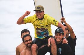 Moisés Silva logra inédito triunfo en Brasil y escala al segundo lugar del ránking mundial de bodyboard