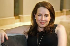 Julia Quinn, la mentora de Los Bridgerton: “Necesitamos más finales felices”