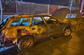 Pericias dentales, restos de ropa y la declaración del dueño del auto: las pistas para identificar al hombre encontrado calcinado en un maletero en Lo Espejo