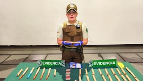 Dos sujetos fueron detenidos tras ser descubiertos con fuegos artificiales en Santiago