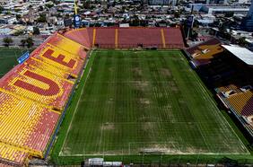 Otra vez el fútbol chileno sufre por los estadios: Unión Española y la U está a punto de suspenderse
