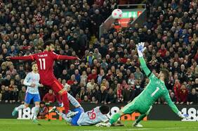 Van por la reivindicación: Manchester United y Liverpool chocan en un superclásico de necesitados