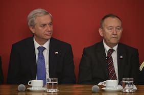 Primer informe de auditoría al Estado arroja incorporación de más de 2.500 funcionarios a plantas de servicios durante últimos meses de gobierno de Boric