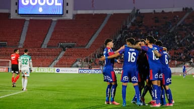 “No hemos pedido cotizaciones de otros recintos”: la U aguarda que el escenario de BTS no hunda la cancha del Nacional