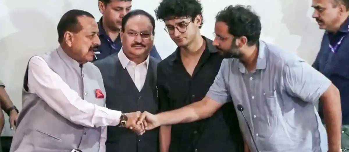Renuncia ministro de Educación de India tras masivas protestas estudiantiles por irregularidades