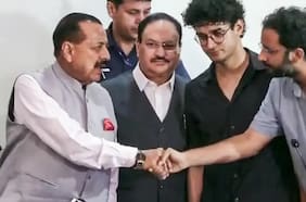 Renuncia ministro de Educación de India tras masivas protestas estudiantiles por irregularidades