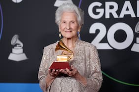 Ganó el Grammy a Mejor Nuevo Artista con 95 años: la historia de Ángela Álvarez