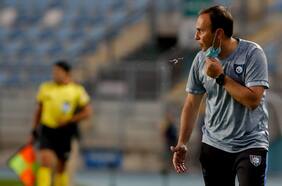 Luvera, DT de Huachipato: “Es difícil jugar una copa internacional con un plantel tan joven”
