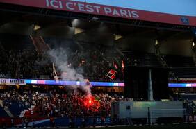 ¿Quién lo entiende? Sin público en Lisboa, pero con hinchas en París