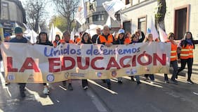 Colegio de Profesores inicia caminata hacia el Congreso: gremio acusa que educación pública “está muy amenazada”