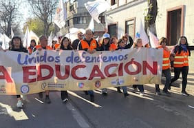 Colegio de Profesores inicia caminata hacia el Congreso: gremio acusa que educación pública “está muy amenazada”