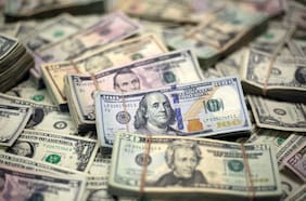 El dólar alcanza máximos de casi 11 meses en medio de presiones internacionales y nueva caída del cobre