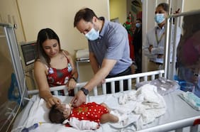 Cuentos y regalos marcaron la Navidad de niños hospitalizados en Hospital Luis Calvo Mackenna