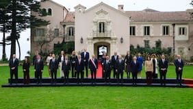 Kast encabeza fotografía oficial con su gabinete de ministros previo a su primera Cuenta Pública