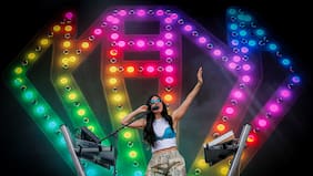 Javiera Mena agenda show en Blondie