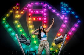 Javiera Mena agenda show en Blondie