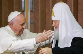 Iglesia Ortodoxa ucraniana declara su independencia de congregación similar de Rusia y pide juzgar a patriarca moscovita