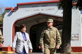 Perros antidrogas en regimientos y más contrainteligencia: las medidas del Ejército y Defensa por “narcomilitares”